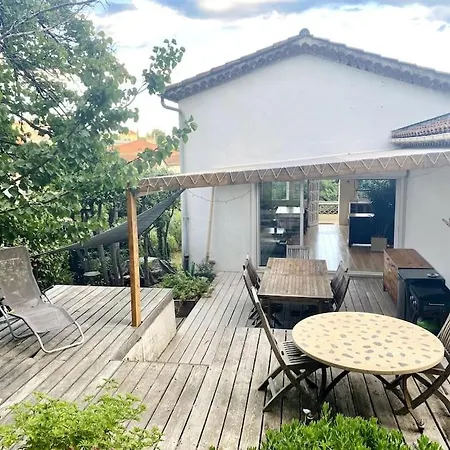 Charming, Quiet House 7 Minutes Walk From Center Hébergement de vacances