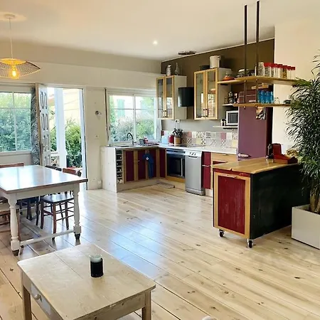 Hébergement de vacances Charming, Quiet House 7 Minutes Walk From Center Antibes