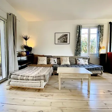Hébergement de vacances Charming, Quiet House 7 Minutes Walk From Center Antibes